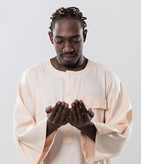 Image showing african man pray to Allah