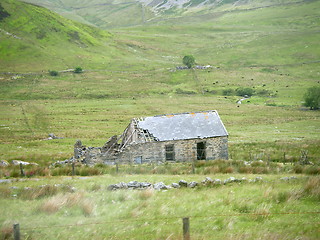Image showing old farm building in snowdonia
