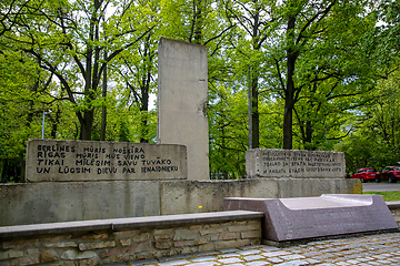 Image showing Fragment of Berlin wall