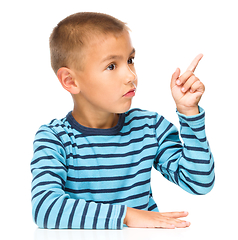 Image showing Boy is pointing to the right with index finger