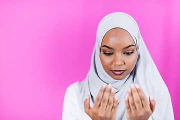 Image showing African Muslim woman makes traditional prayer to God
