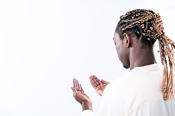 Image showing african man pray to Allah