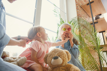 Image showing Young mother and her daughters moved to a new house or apartment