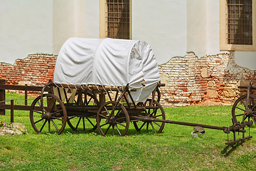 Image showing Covered Wagon in the Courtyard