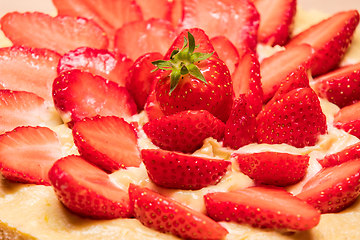 Image showing homemade strawberry cake in a red dish