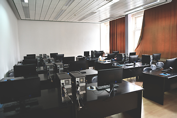 Image showing one student in computers classroom