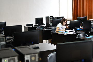 Image showing one student in computers classroom