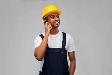 Image showing indian builder in helmet calling on smartphone