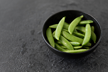 Image showing peas in bowl on wet slate stone background