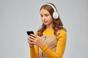 Image showing teenage girl in headphones listening to music