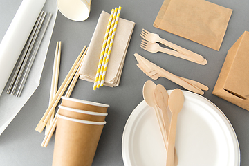 Image showing disposable dishes of paper and wood