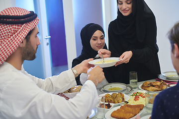 Image showing Muslim family having iftar together during Ramadan