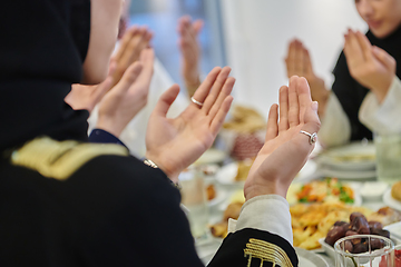 Image showing Muslim family making iftar dua to break fasting during Ramadan