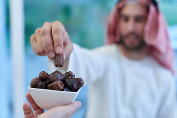 Image showing Muslim couple sharing dates for starting iftar