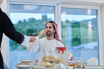 Image showing Muslim couple sharing dates for starting iftar