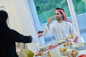 Image showing Muslim couple sharing dates for starting iftar