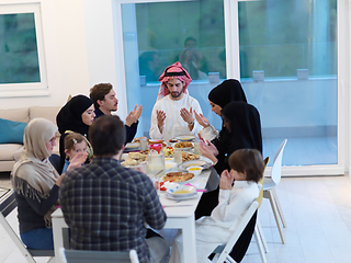 Image showing Muslim family making iftar dua to break fasting during Ramadan