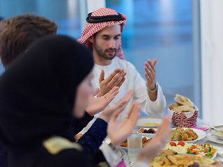 Image showing Muslim family making iftar dua to break fasting during Ramadan