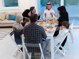 Image showing Muslim family making iftar dua to break fasting during Ramadan