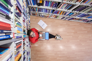 Image showing the students uses a notebook, laptop and a school library