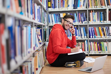 Image showing the students uses a notebook, laptop and a school library