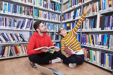 Image showing the students uses a notebook, laptop and a school library