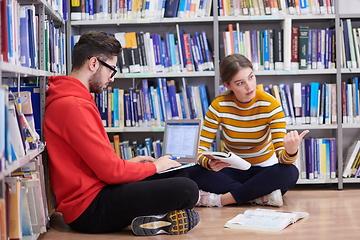 Image showing the students uses a notebook, laptop and a school library