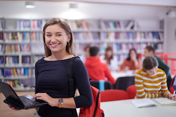 Image showing the student uses a notebook and a school library