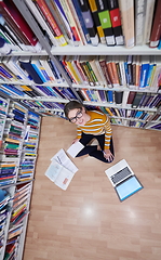 Image showing the student uses a notebook and a school library