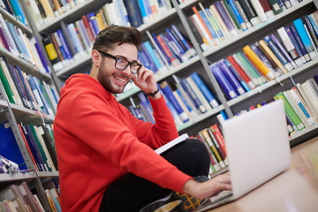 Image showing the students uses a notebook, laptop and a school library