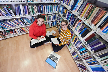 Image showing the students uses a notebook, laptop and a school library