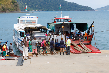 Image showing Malagasy peoples loading ship in Nosy Be, Madagascar