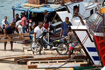 Image showing Malagasy peoples loading ship in Nosy Be, Madagascar