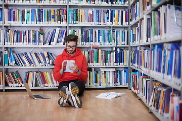 Image showing the students uses a notebook, laptop and a school library