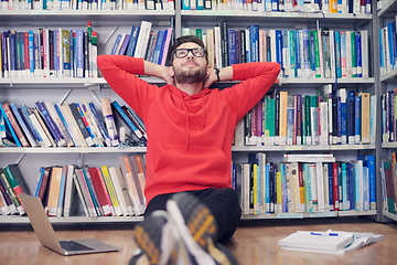 Image showing the students uses a notebook, laptop and a school library