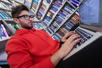 Image showing the students uses a notebook, laptop and a school library