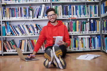 Image showing the students uses a notebook, laptop and a school library