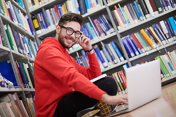 Image showing the students uses a notebook, laptop and a school library