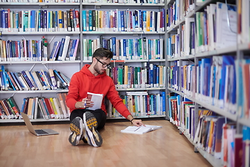 Image showing the students uses a notebook, laptop and a school library