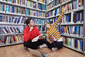 Image showing the students uses a notebook, laptop and a school library