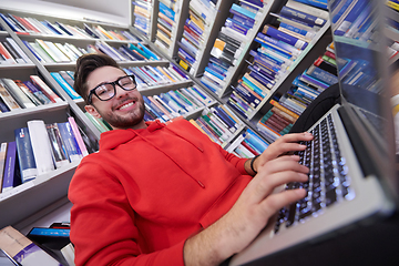 Image showing the students uses a notebook, laptop and a school library