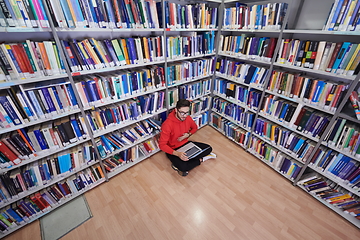 Image showing the students uses a notebook, laptop and a school library