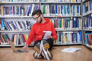 Image showing the students uses a notebook, laptop and a school library