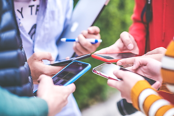 Image showing students in modern school using modrn technology