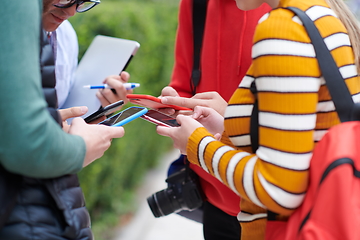 Image showing students in modern school using modrn technology