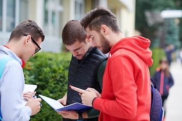 Image showing students in modern school using modrn technology