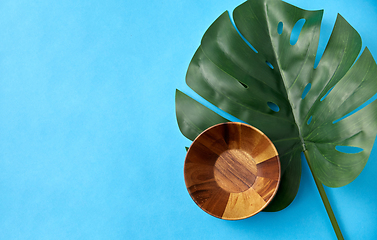 Image showing wooden plate and monstera deliciosa leaf