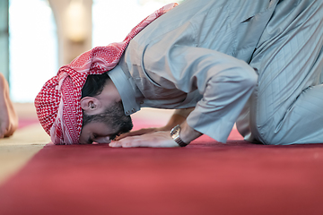 Image showing man performing sajdah in namaz