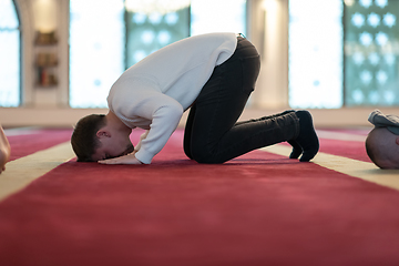 Image showing man performing sajdah in namaz