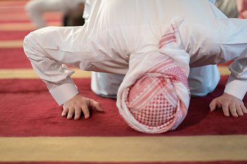 Image showing man performing sajdah in namaz